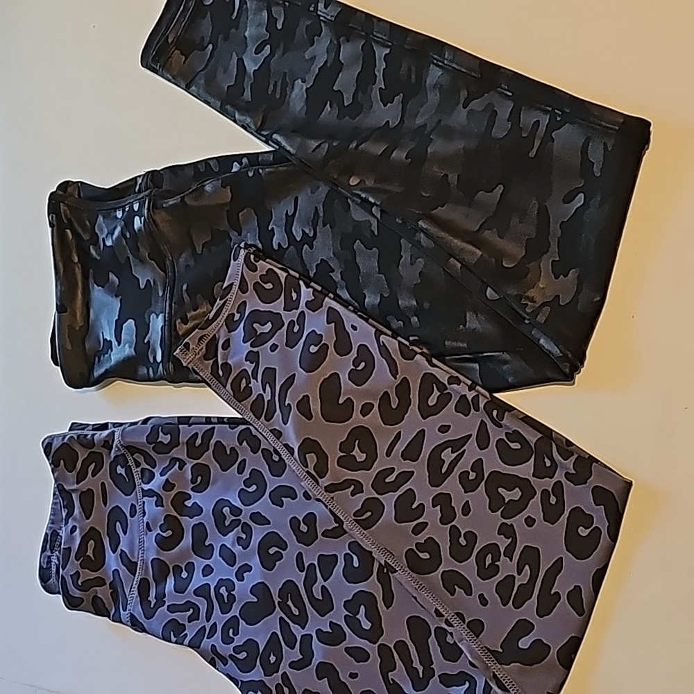 Lot of 2 Women's Camo Leggings‎ Size M